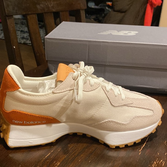 New Balance size 9 1/2! Brand new - Picture 2 of 6